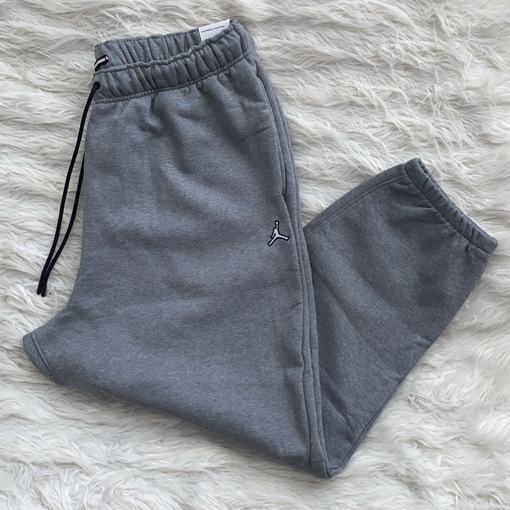 Nike | Jordan | Gray Essentials Fleece Sweatpants